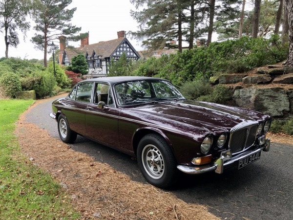 Large image for the Used Daimler DOUBLE-SIX VANDEN PLAS