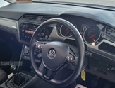 Volkswagen Touran Image 2